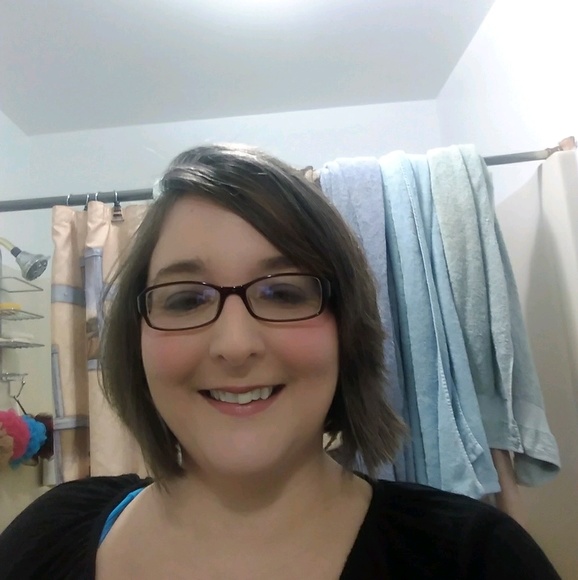 Meet your Posher, Melanie - Picture 1 of 1